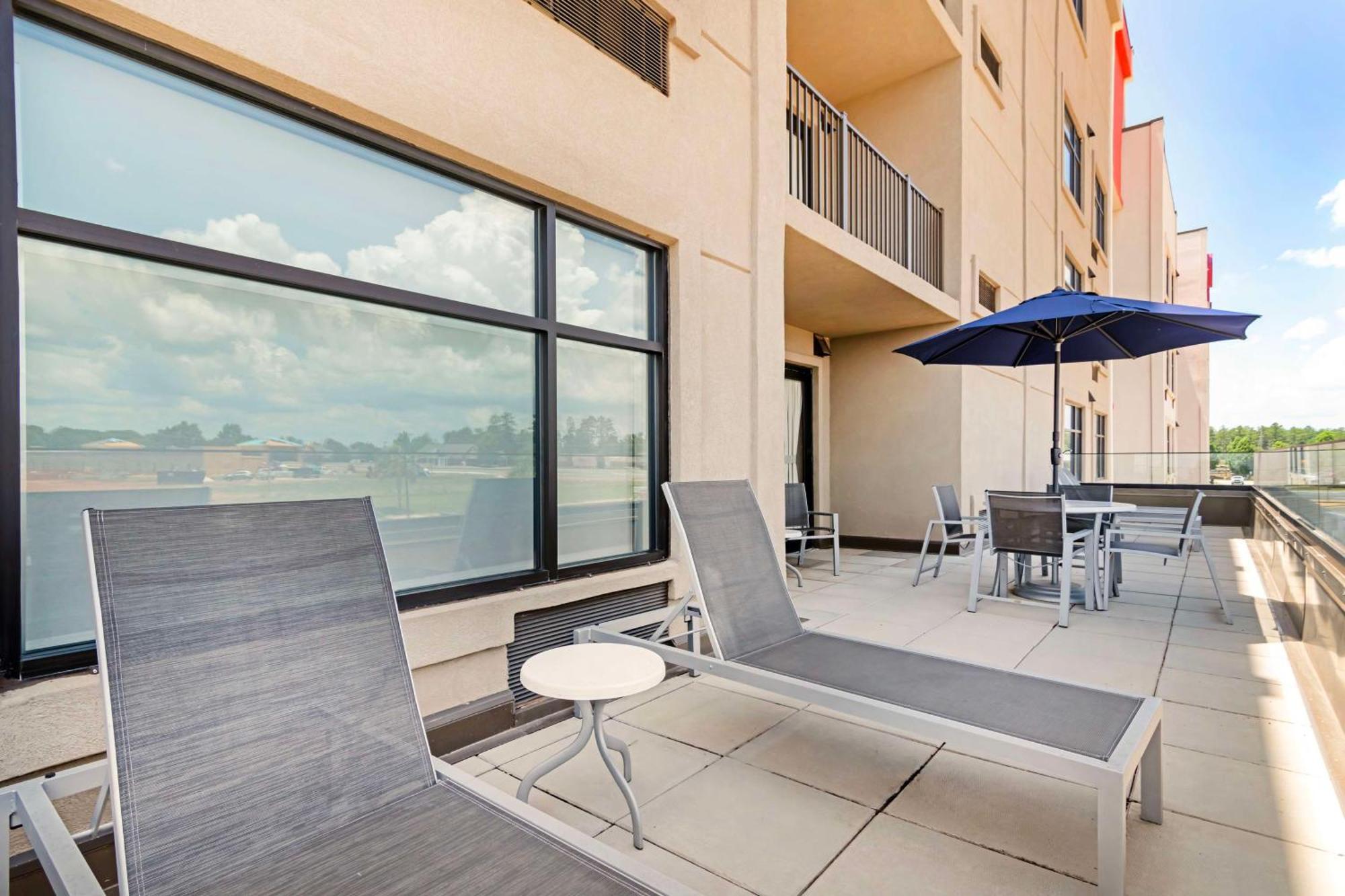 Best Western Plus Executive Residency Rigby'S Water World Hotel Уорнер-Робинс Экстерьер фото